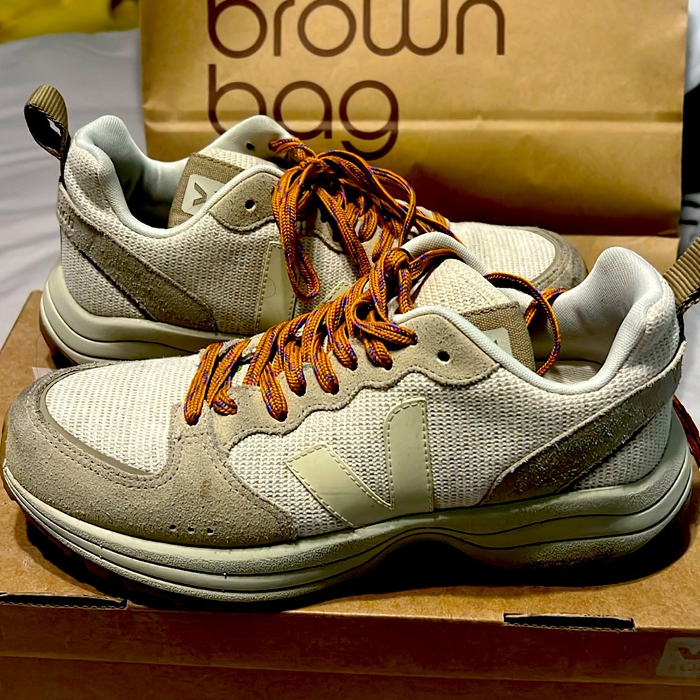 Gorgeous collaboration with reformation! These are a size 39. VEJA sneakers